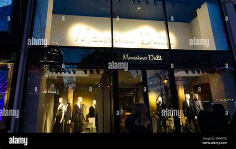 Magasins avec Massimo Dutti à Parndorf et environs.